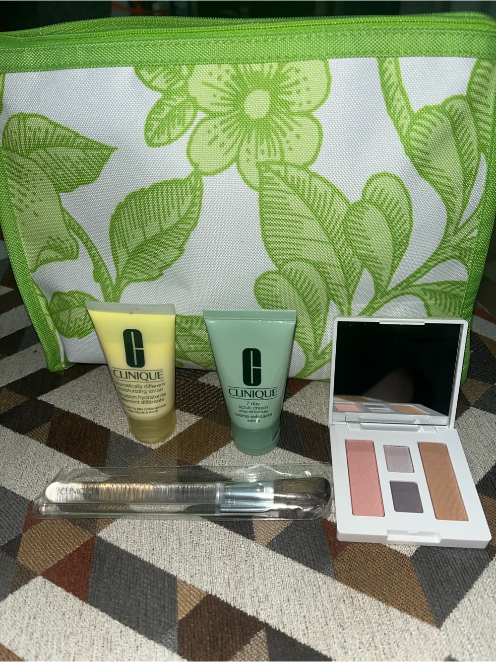 New Clinique 4 piece Set w/Cute pouch!